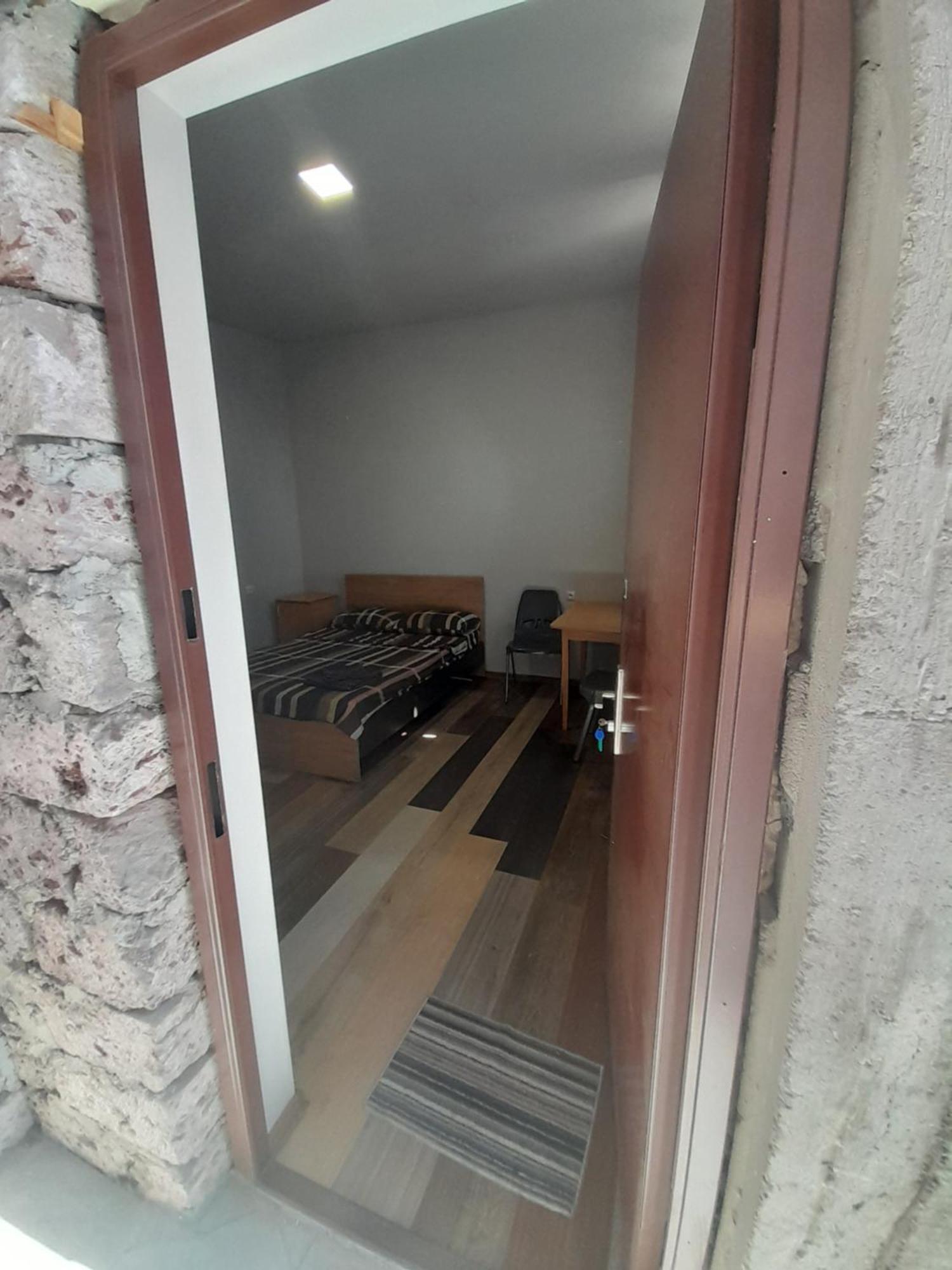 Art Guest House In Kaskad 耶烈万 外观 照片